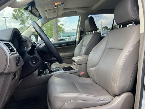 Used 2016 Lexus GX 460 w/ Navigation Package AWD/4WD image 16