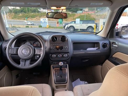 Used 2012 Jeep Patriot Sport AWD/4WD image 7