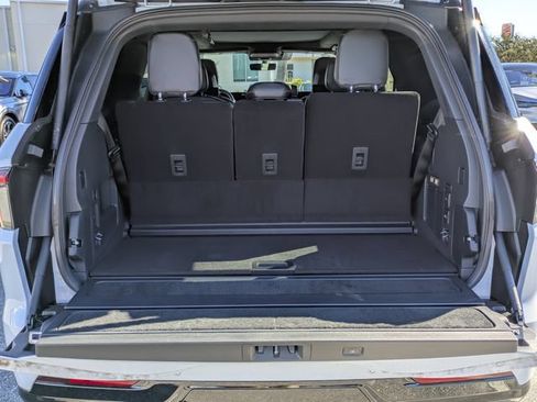 New 2025 Lincoln Navigator Black Label AWD/4WD image 12