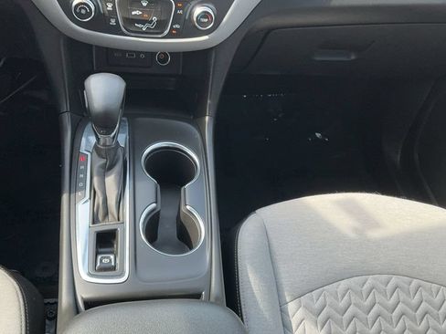 Used 2022 Chevrolet Equinox LS FWD image 23