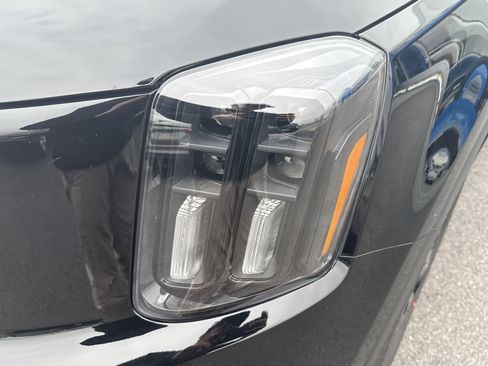 Used 2025 Kia Telluride EX X-Line image 10