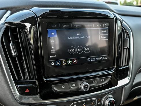 Used 2021 Chevrolet Traverse LT AWD/4WD image 23