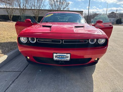 Used 2016 Dodge Challenger R/T Plus image 9