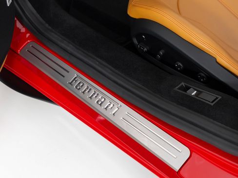 Used 2021 Ferrari F8 Tributo image 29