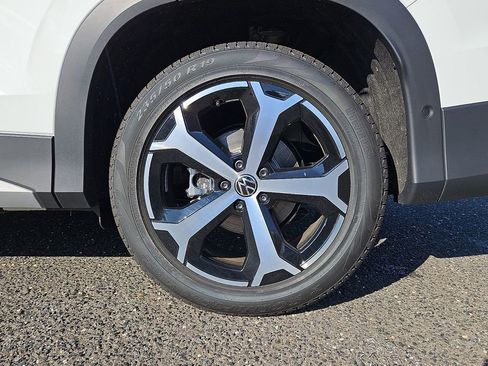 New 2026 Volkswagen Tiguan SE image 14