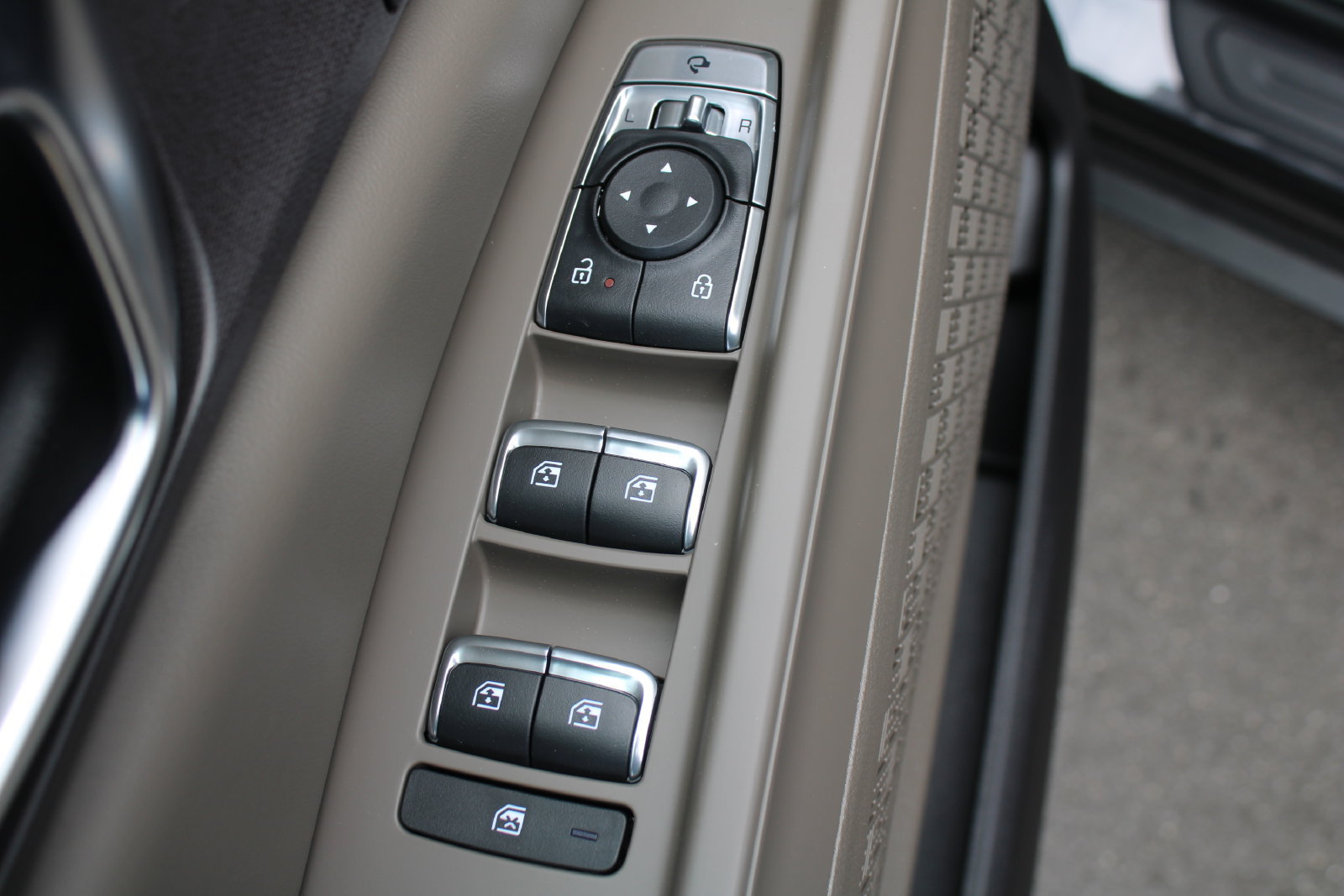 New 2026 Kia Carnival EX FWD image 25
