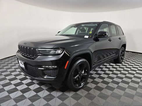 Used 2023 Jeep Grand Cherokee Limited w/ Black Appearance Package image 7