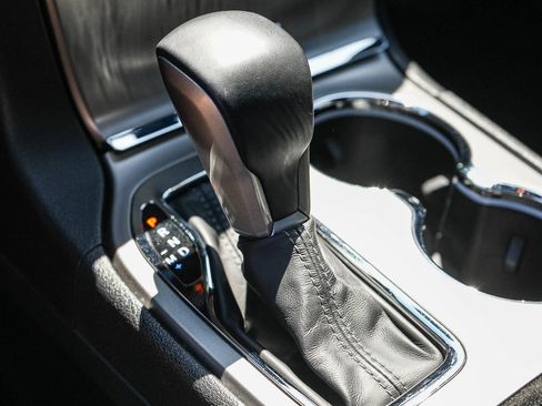 Used 2020 Jeep Grand Cherokee Overland RWD image 19