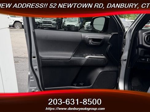 Used 2017 Toyota Tacoma TRD Sport w/ Tow Package (A/T) AWD/4WD image 14