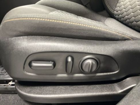 Used 2020 Chevrolet Equinox LT w/ Driver Convenience Package image 12