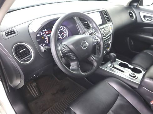Used 2019 Nissan Pathfinder SL image 9