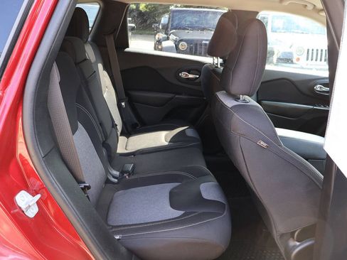 Used 2014 Jeep Cherokee Latitude w/ Comfort/Convenience Group AWD/4WD image 26