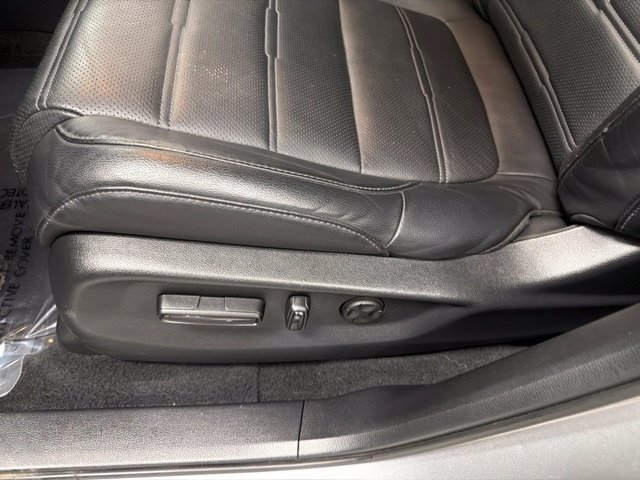 Used 2020 Honda CR-V Touring image 17