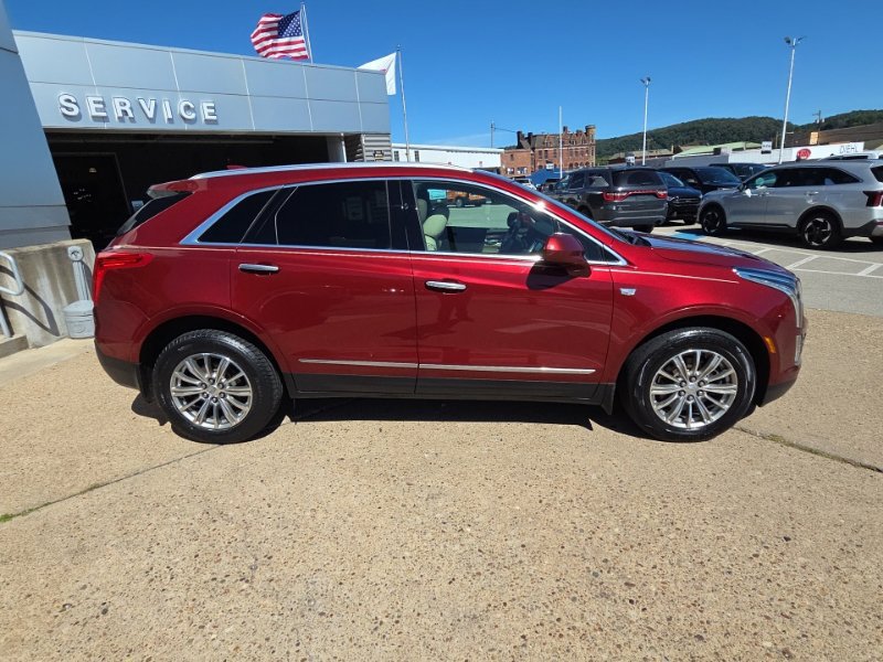 Used 2017 Cadillac XT5 Luxury w/ Driver Awareness Package AWD/4WD image 8