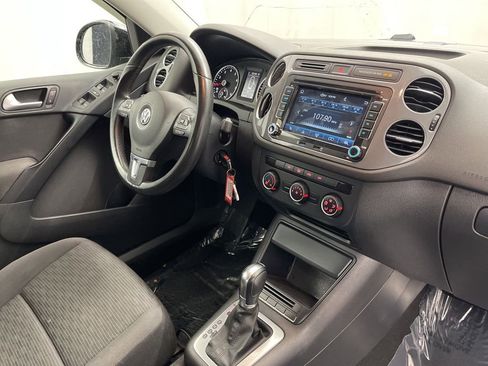 Used 2014 Volkswagen Tiguan S image 27