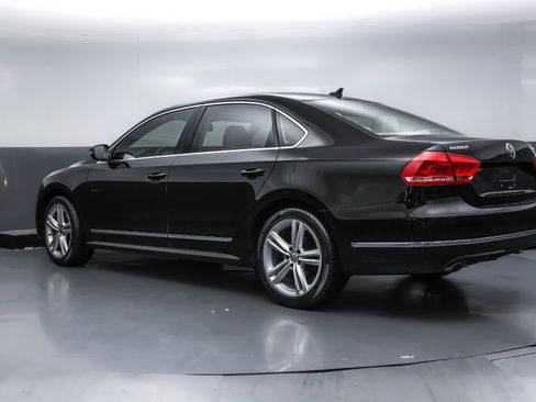 Used 2013 Volkswagen Passat TDI SEL Premium image 3