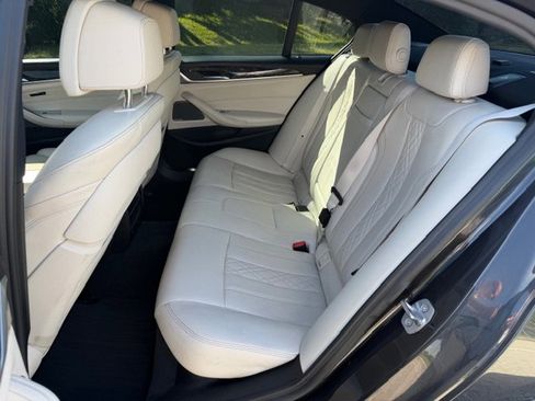 Used 2018 BMW 530i w/ M Sport Package image 12