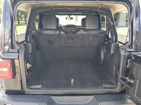 Used 2021 Jeep Wrangler Unlimited Rubicon w/ Uconnect 4C Nav & Sound Group AWD/4WD image 31