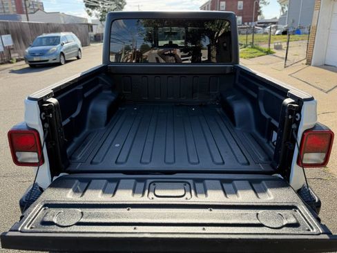 Used 2022 Jeep Gladiator Sport AWD/4WD image 10