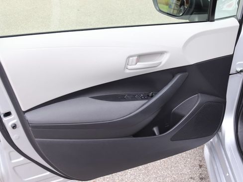 Used 2025 Toyota Corolla LE FWD image 7