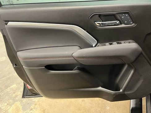 Used 2024 Chevrolet Colorado Z71 w/ Z71 Convenience Package 2 AWD/4WD image 18
