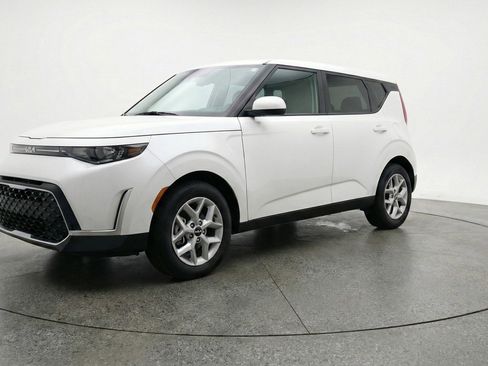 Used 2025 Kia Soul LX w/ LX Technology Package FWD image 3