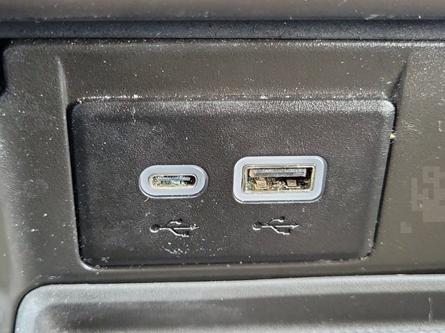 Used 2024 GMC Yukon Denali RWD image 32