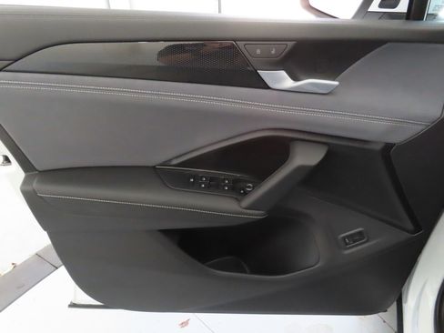 Used 2026 Volkswagen Tiguan SE FWD image 10