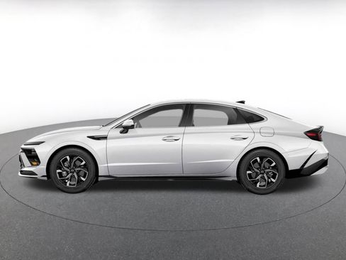 Used 2025 Hyundai Sonata SEL FWD image 2