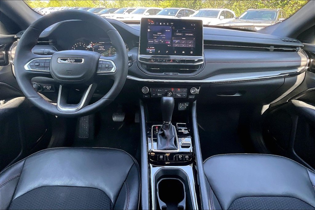 Used 2026 Jeep Compass Trailhawk AWD/4WD image 18
