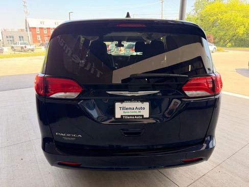 Used 2017 Chrysler Pacifica Touring FWD image 6