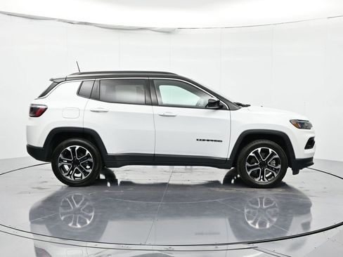 Used 2024 Jeep Compass Limited image 4