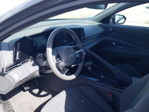 Used 2025 Hyundai Elantra Sport FWD image 10