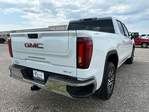 Used 2025 GMC Sierra 1500 SLT AWD/4WD image 5