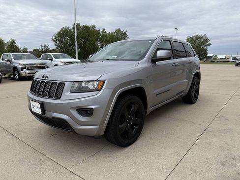 Used 2015 Jeep Grand Cherokee Altitude AWD/4WD image 2