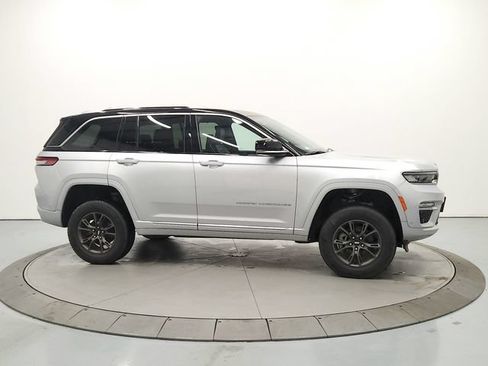 Used 2023 Jeep Grand Cherokee Summit AWD/4WD image 8