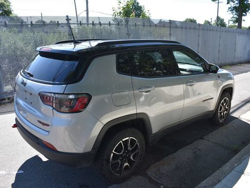 Used 2025 Jeep Compass Trailhawk AWD/4WD image 5