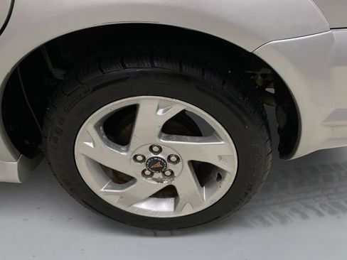 Used 2007 Pontiac Vibe w/ Security Package FWD image 19