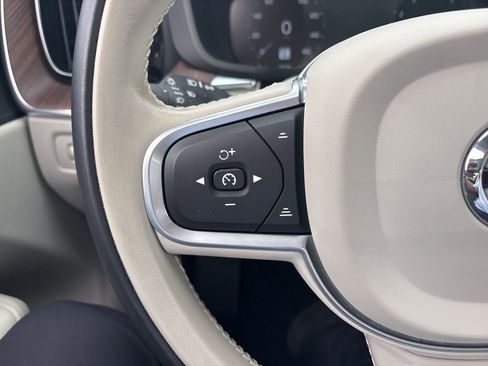 Used 2021 Volvo XC60 T5 Momentum w/ Premium Package image 23