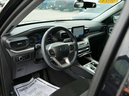 Used 2023 Ford Explorer XLT AWD/4WD image 19