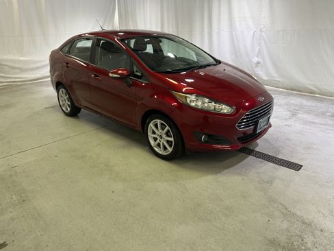 Used 2015 Ford Fiesta SE w/ Equipment Group 201A FWD image 2