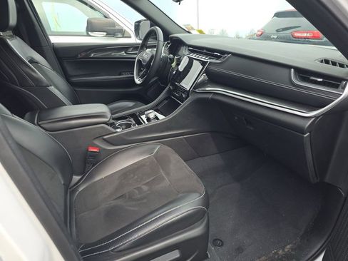 Used 2023 Jeep Grand Cherokee Altitude image 9