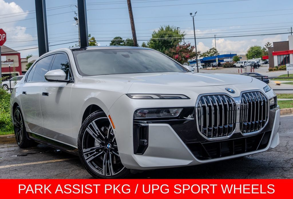 Used 2023 BMW i7 xDrive60 AWD/4WD image 3