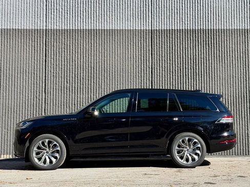 New 2025 Lincoln Aviator AWD w/ Jet Appearance Package image 2