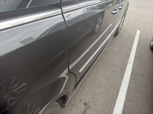 Used 2015 Chrysler Town & Country Touring w/ Driver Convenience Group FWD image 5