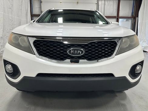 Used 2011 Kia Sorento LX w/ Convenience Pkg AWD/4WD image 2