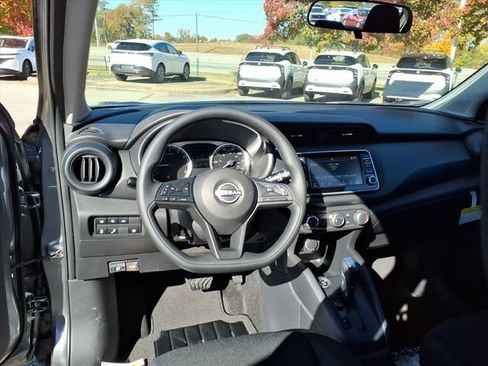 New 2025 Nissan Kicks Play S FWD image 9