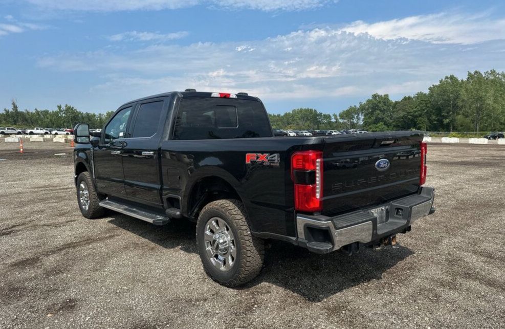 Used 2023 Ford F350 Lariat w/ Tow Technology Package AWD/4WD image 9