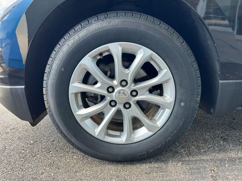 Used 2018 Chevrolet Equinox LT FWD image 2