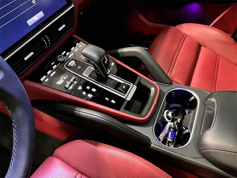 Certified 2022 Porsche Cayenne S image 20